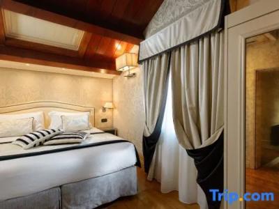 Olimpia Venice, BW signature collection - 77