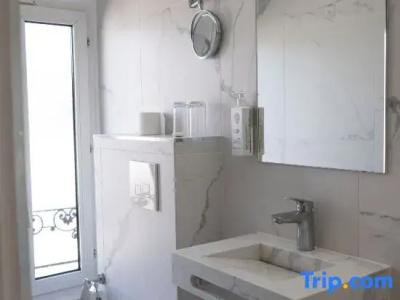 Hôtel Joli Môme - 126