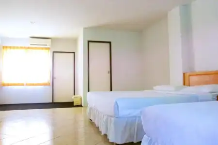 Sichang Shine Khao Resort - 45