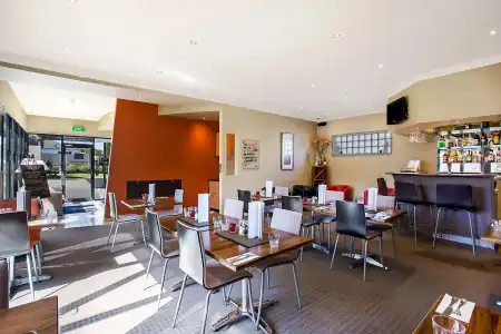 Comfort Inn On Raglan - 13
