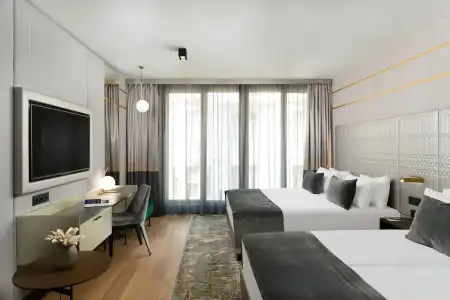 Emerald Downtown Suites - 3