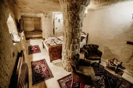 Romantic Cave - 112
