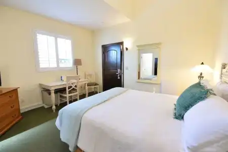 Crown City Inn - 23