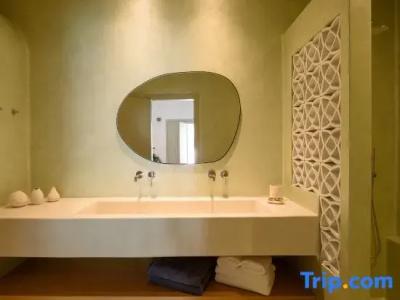 Este Luxury Suites - 17