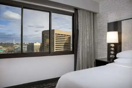 Embassy Suites by Hilton Crystal City National Airport - 47