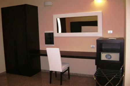 E H Rome Airport - 16
