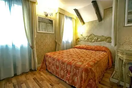 Noemi - 37