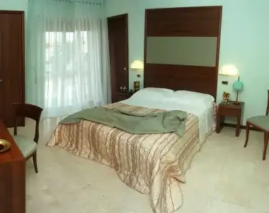 Royal - 18