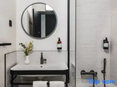 Maisons du Monde Hôtel & Suites - La Rochelle Vieux Port - 69
