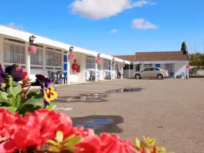 Golden Glow Motel - 14