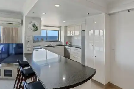 Gemini Court Holiday Apartments - 201