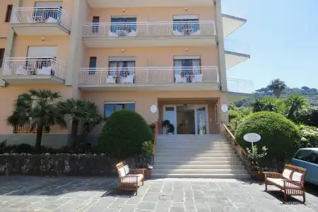 Regina Sorrento - 0