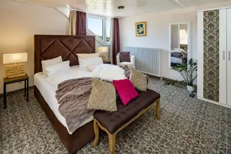 Sure by Best Western Rhoen Garden - 130