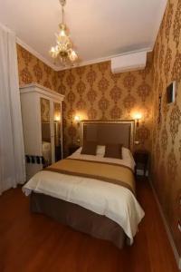 Romantic Escapade in Venice - 33