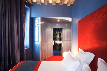Hôtel du Petit Moulin, Haute Couture by Lacroix - 23