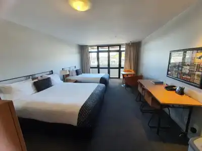 Off Broadway Motel - 2