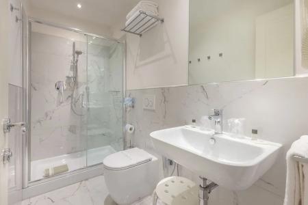 Ungherese Small Luxury - 111