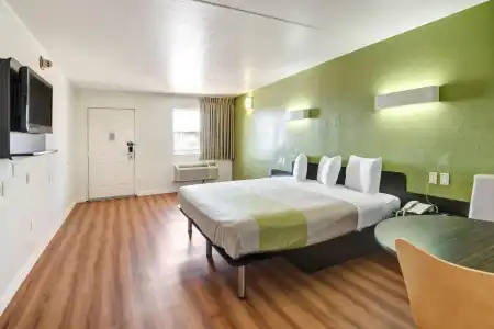 Motel 6 Dallas, TX - Forest Lane - 20