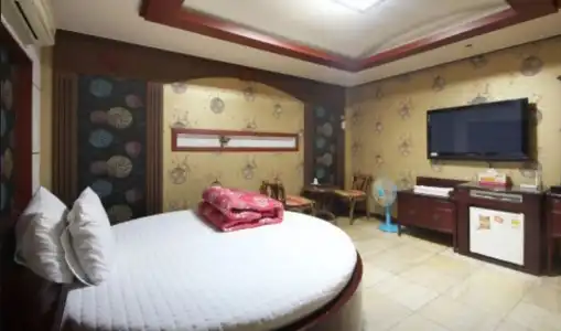 Plus Motel - 3