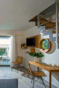 Mary & Mary Royal Suites - 5