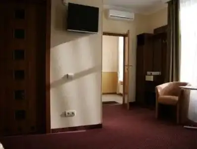 Atrium - 5