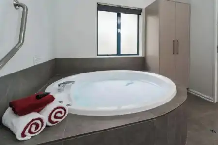 Aubyn Court Spa Motel - 139