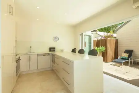 Noosa Entrance Waterfront Resort - 18