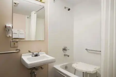 Quality Inn & Suites - 9