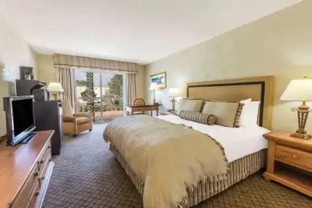 Ramada & Conference Center by Wyndham Las Cruces - 4
