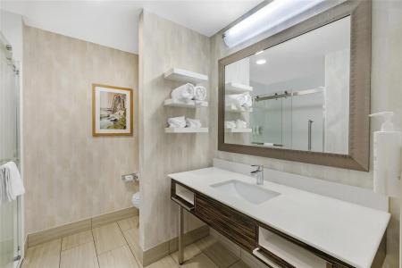 Hampton Inn & Suites Bend - 52