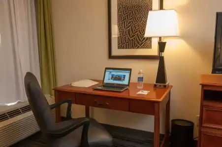 Hampton Inn by Hilton Bowling Green - 28