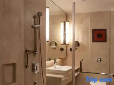 Courtyard by Marriott Mumbai International Airport - 57