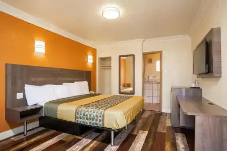 Economy Inn Hollywood - 17