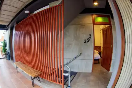 The Arak Bed Bar and Hostel - 9
