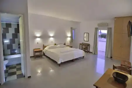Reina Apartments - 2