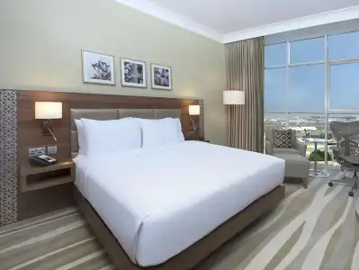 Hilton Garden Inn Dubai Al Muraqabat - Deira - 40