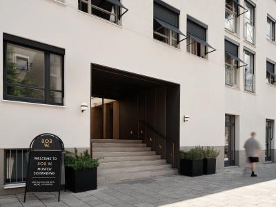Bob W Munich Schwabing - 25