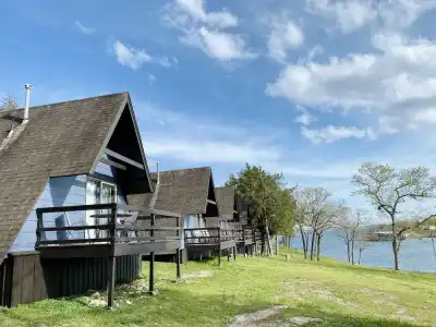 Calm Waters Cabin Resort - 32