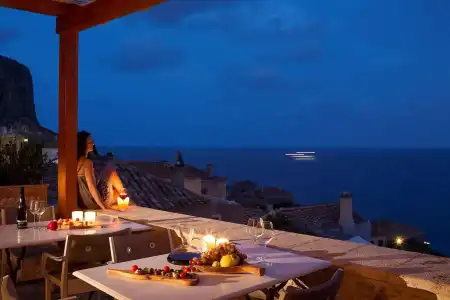 Moni Emvasis Luxury Suites - 23