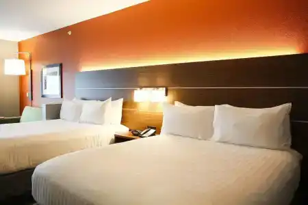 Holiday Inn Express & Suites Louisville Downtown by IHG - 78