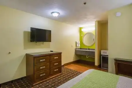 Motel 6 Savannah, GA - 6