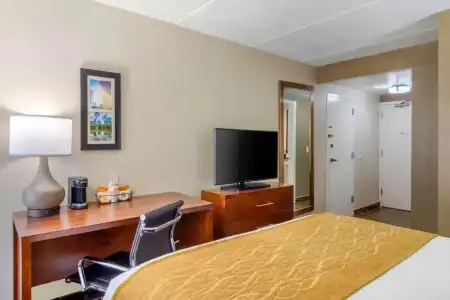 Spark by Hilton Atlanta Airport South College Park - 64