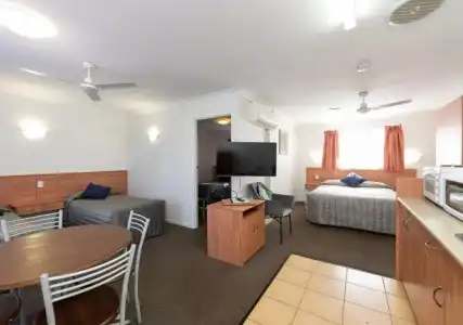Riviera on Ruthven Motel - 91