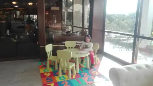 Laura Christina - 17
