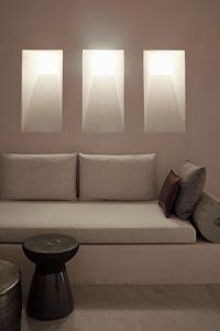Istoria, A Member of Designs - 144
