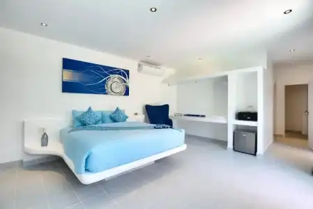 La Perle Luxury Boutique - 35