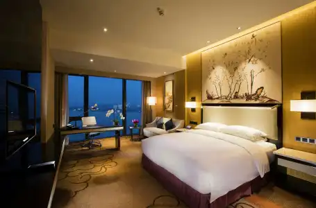Hilton Wuhan Riverside - 5