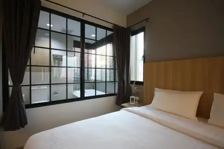 Mii Srinakarin - 111