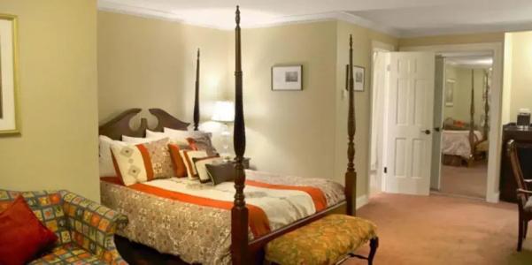 Red Coach Inn - 52