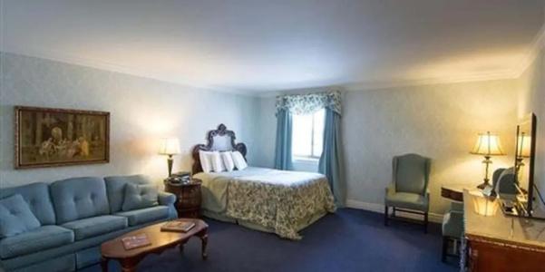 Red Coach Inn - 83